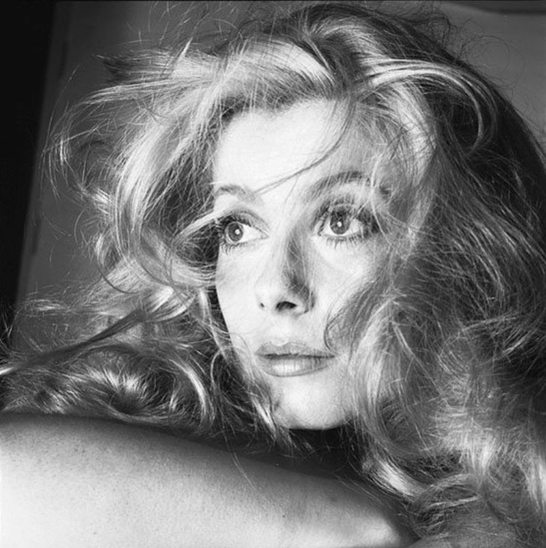 catherine_deneuve_mb59