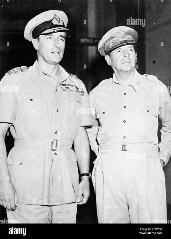 Almirante Louis Mountbatten con el General de Ejército Douglas MacArthur Almirante Louis Mountbatten con el General de Ejército Douglas MacArthur