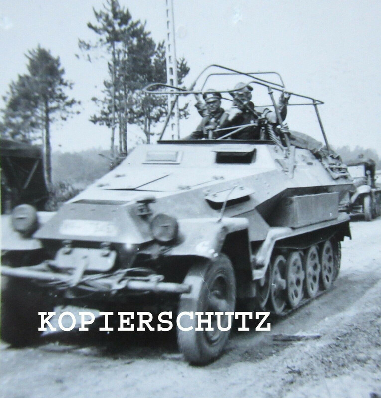 Altes Foto deutscher Schützenpanzer  Panzer SdKfz  Rahmenantenne