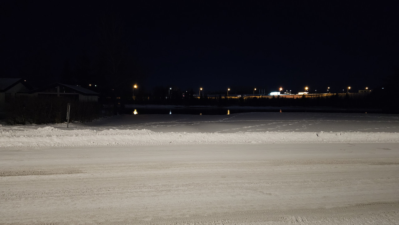 領隊推薦的位置在河邊