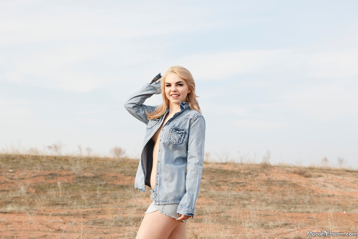 MarvelCharm_Rebecca-Denim-Peek-009