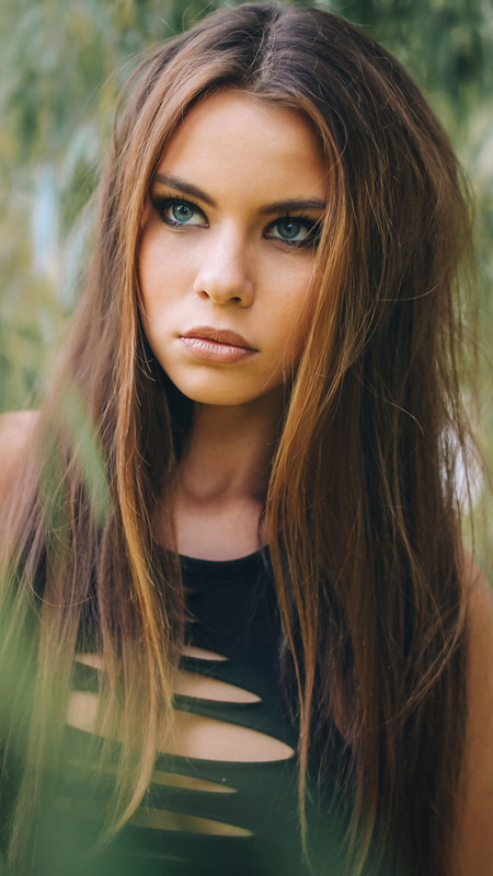 Длинные волосы девушки, макияж, взгляд - 1080x1920 iPhone 8 (7,6