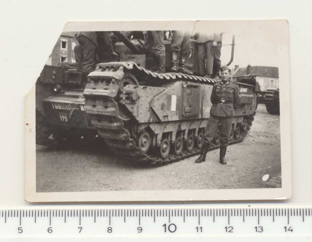 KLASSE FOTO KAMERADEN MIT FRANZÖSISCHEM PANZER W