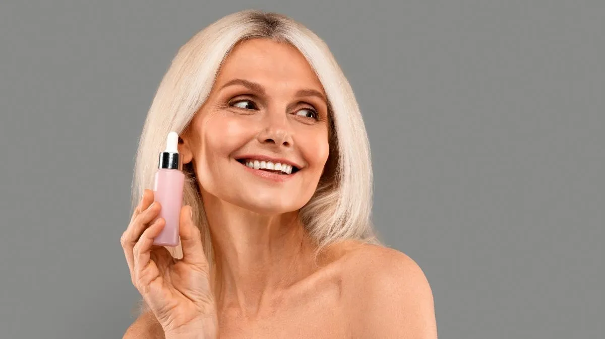 Rejuvenece a los 60 aplicando esta vitamina en el rostro ¡Luce 20 años más joven!