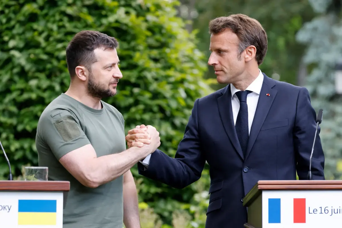 Emmanuel Macron habla con Volodymyr Zelensky de la central eléctrica de Zaporizhia_Cuba Impacto