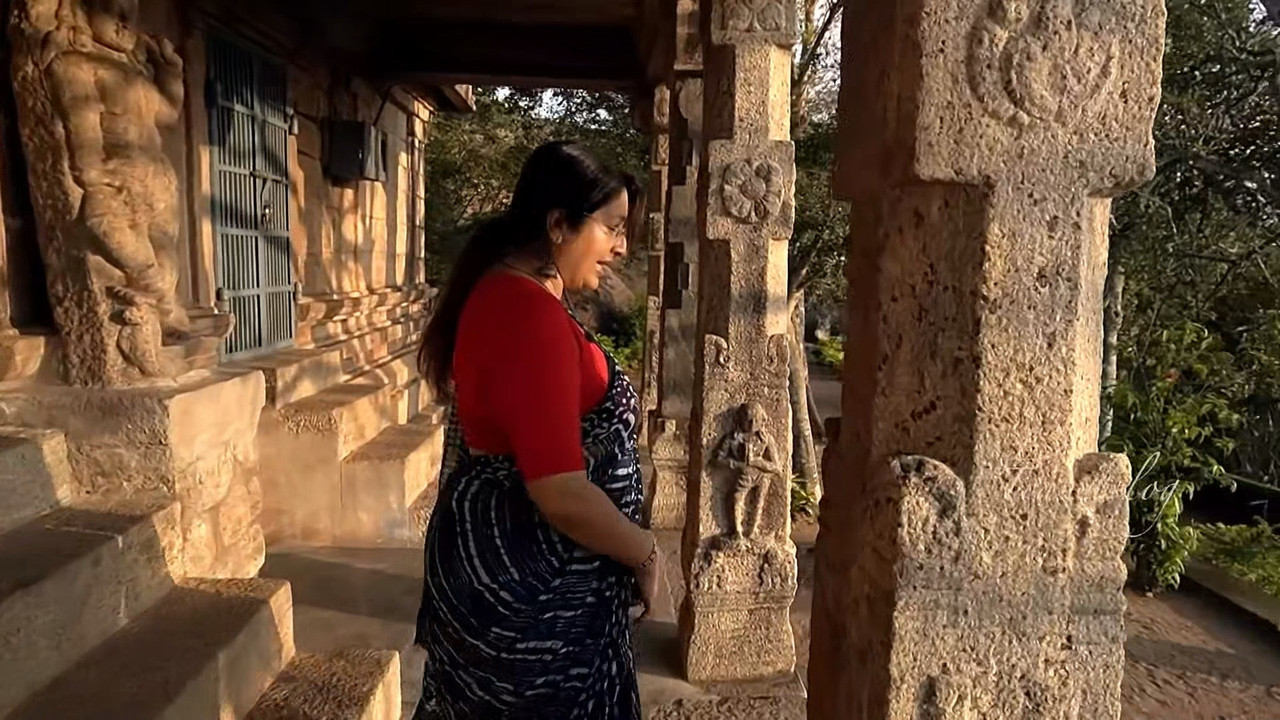 Lekshmi Nair Navel Slips,Huge Boobs and Ass.mkv_snapshot_00.25.282