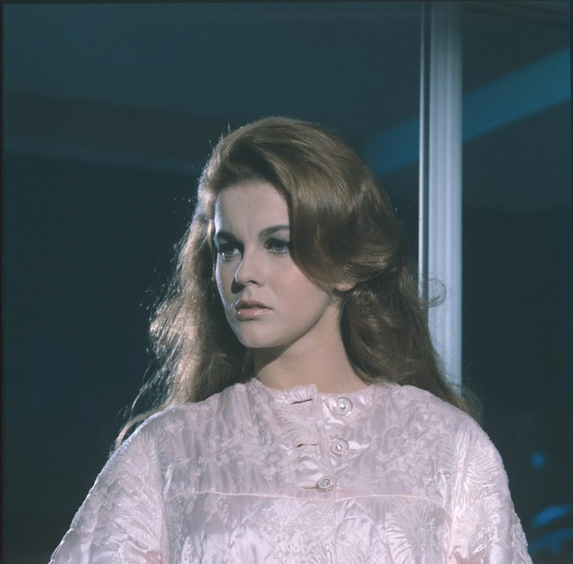 Ann-Margret_md04