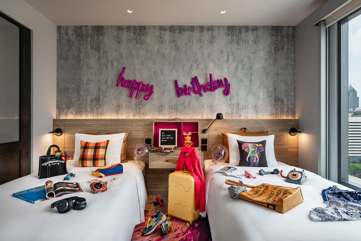 L BKKOX Moxy Twin room Get Away With It