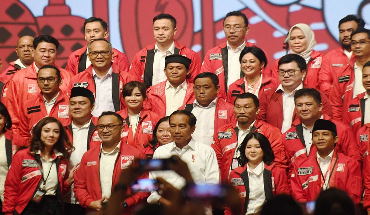 Tak Daftar Caketum PSI, Jokowi Disebut Relawan Sebagai Partai Berjalan!