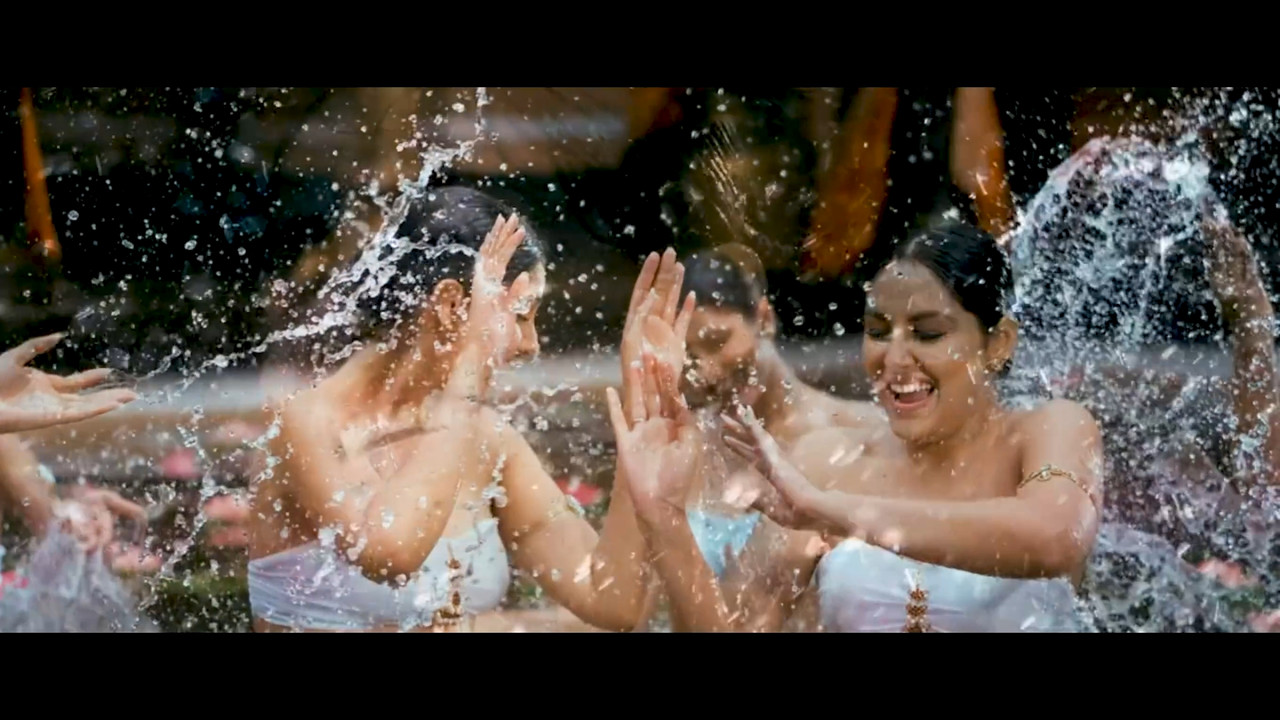 Ponnar Shankar 2011 Hot Song 4k.mp4_snapshot_00.44_[2020.12.12_00.08.29]