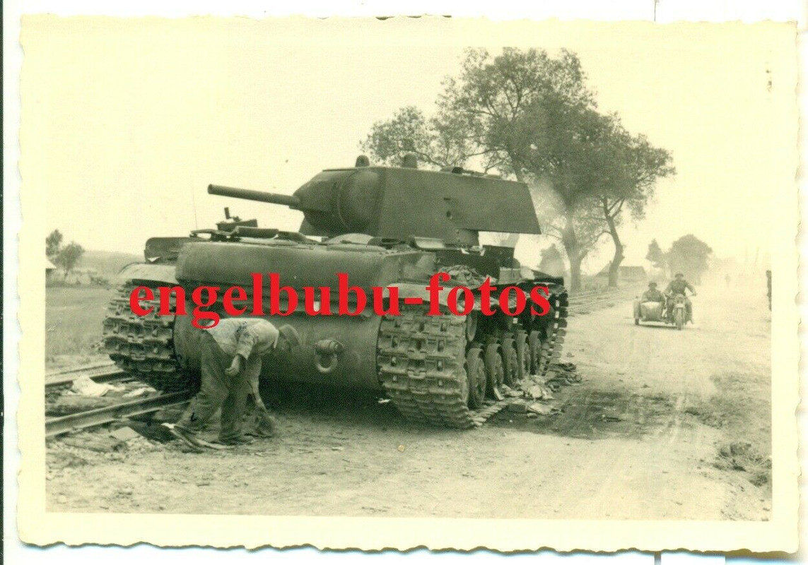 Lwiw (POLEN) - Juni´41 - 1.GD (99.G.J.R.) - Russ. TANK