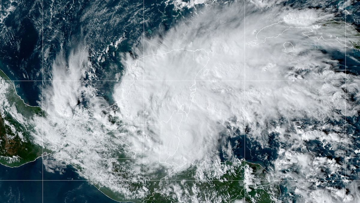 L’uragano Lisa avanza attraverso Guatemala e Messico