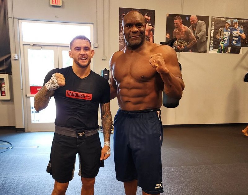 Боб Сап изумява с физическа форма на 48 г.