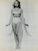 Julie-Newmar-mc17