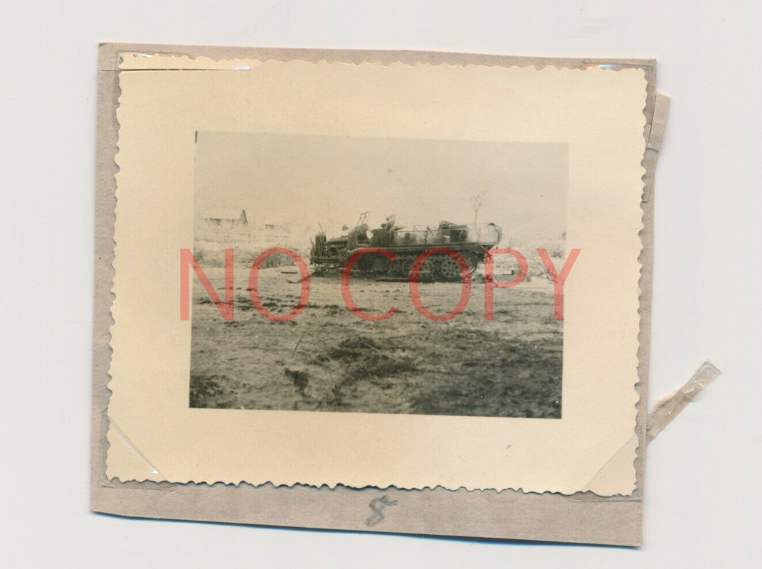 zerstörtes ausgebranntes kettenfahrzeug der wehrmacht sdkfz