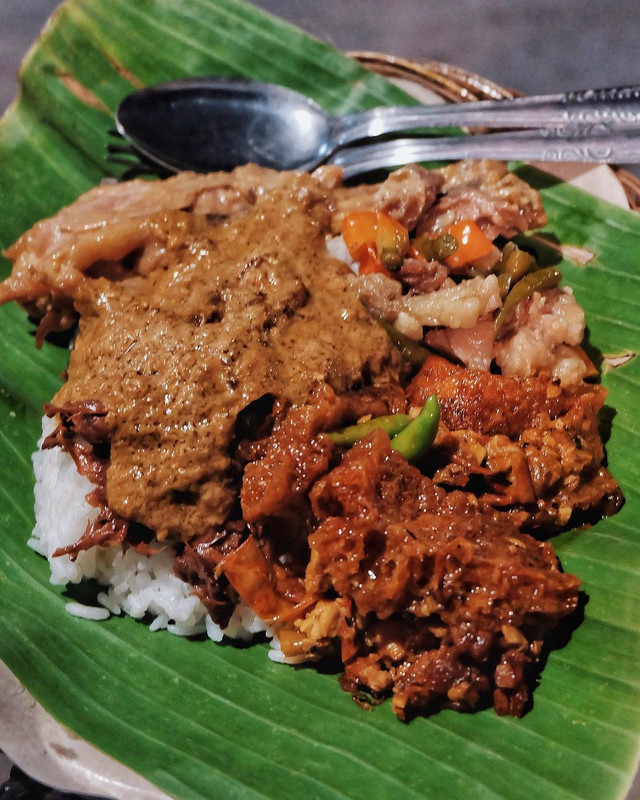 Kuliner gudeg Mbak Pirang