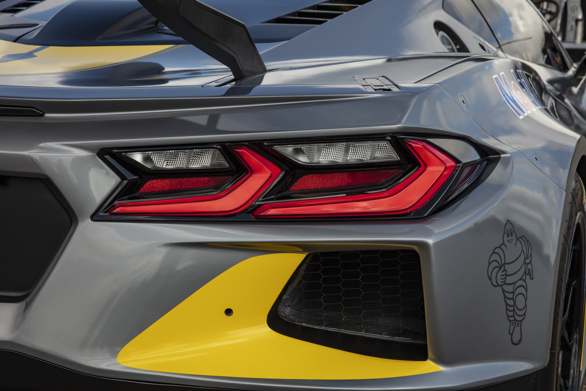 91Chevrolet-Corvette-C8R-008