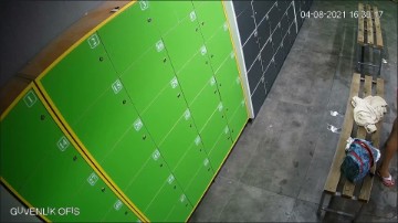 [Image: Voyeur62375103520.jpg]