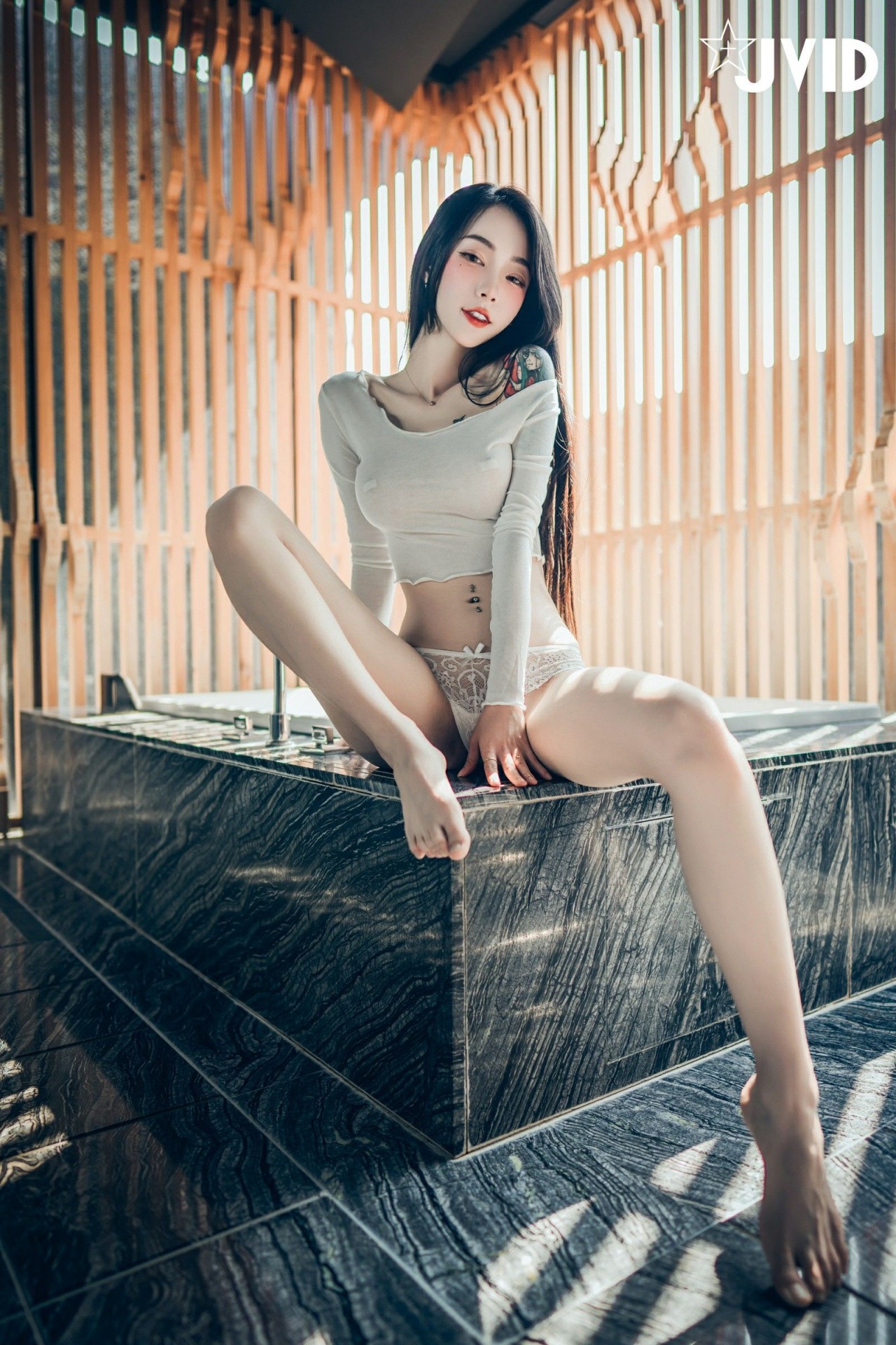 JVID飄飄《巨乳甜點女神》写真作品， 黑色透视，蕾丝内裤的性感时刻插图6