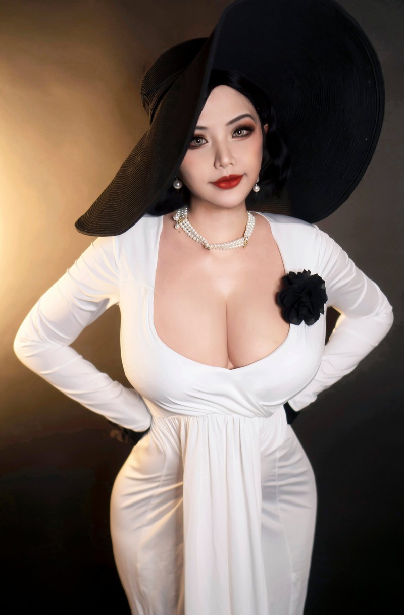 Hana Bunny 蒂米特雷斯库夫人 Cosplay写真｜Resident Evil Lady Dimitrescu 高清图集[16P-15.7M]插图