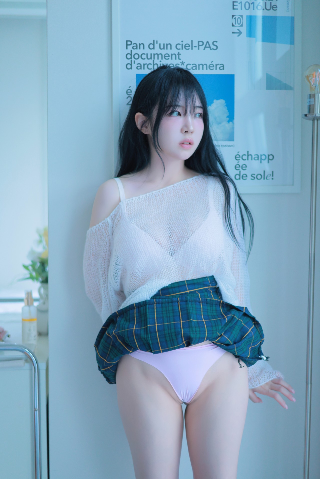 rinaモモリナ《超短格子裙》写真美图欣赏，清纯的颜值，画风大胆热情插图6