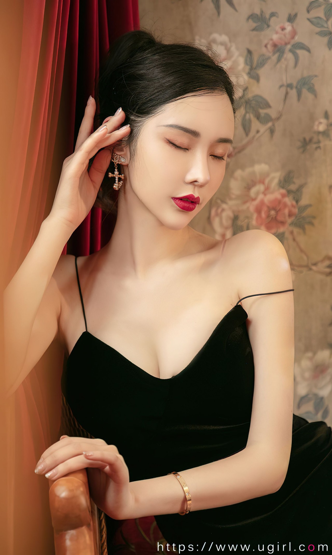 萌 琪 琪《黑色吊带裙》写真，性感、优雅气质插图8