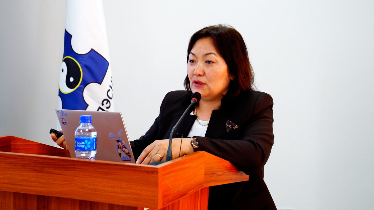 Насанд хүрээгүй хүн холбогдсон хэргийн талаар мэдээлэхдээ хүүхдийн эрхийг хамгаалах, ёс зүйтэй хандах асуудлыг хэлэлцэв