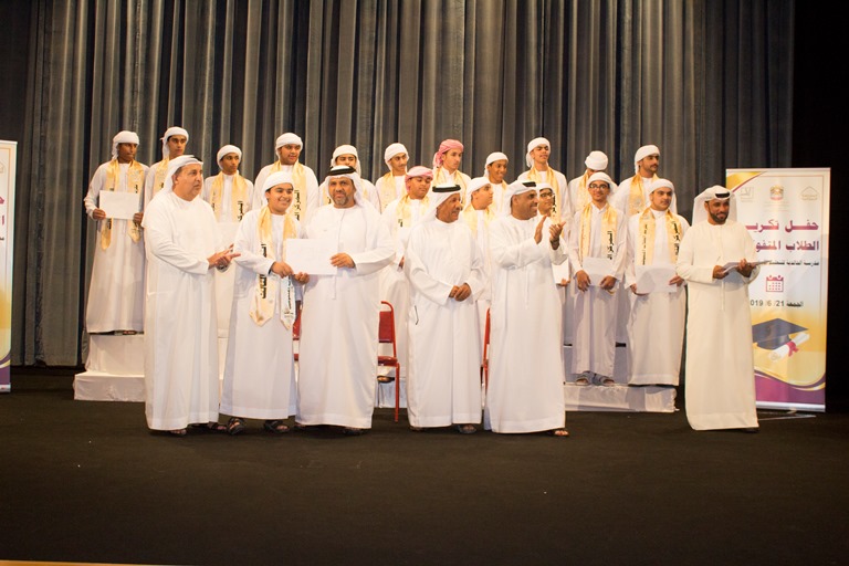 تكريم الطلاب المتفوقين مدرسة الخالدية