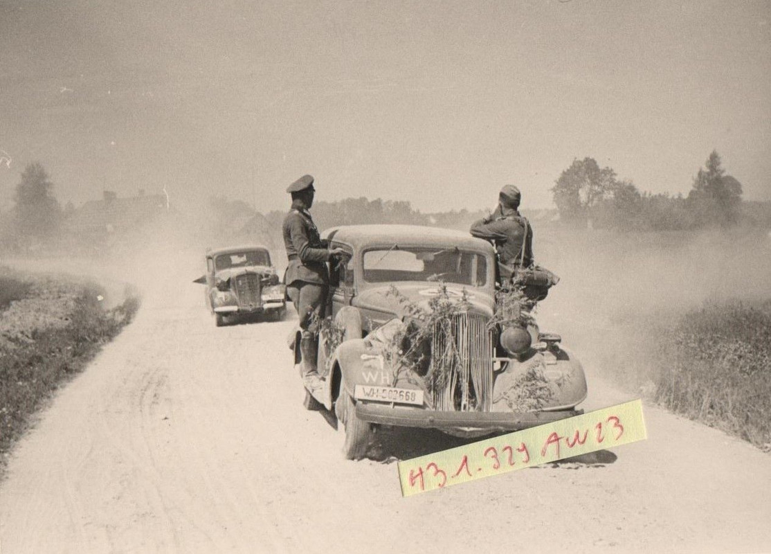 291.I.D. Major Schlüter II.506 auf seinem Befehlswagen Vormarsch LETTLAND 1941