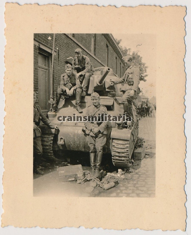 Orig. Foto Soldaten bei französische Beute Panze