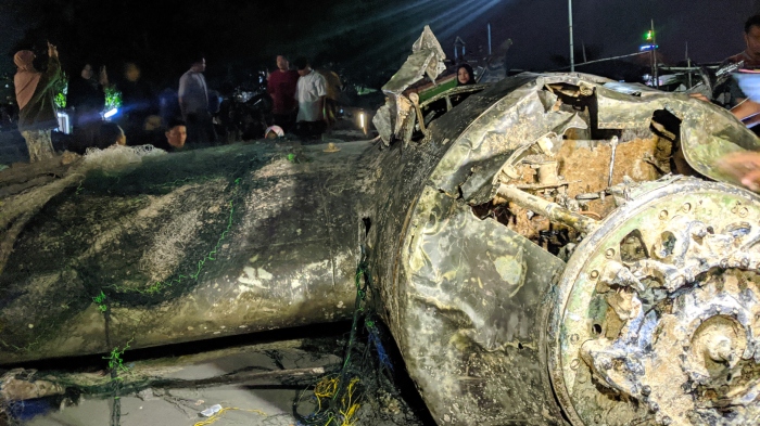 Potret bangkai peswat yang ditemukan nelayan di Lamongan, diduga peninggalan perang dunia II.