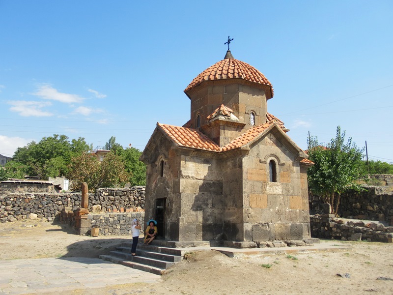 Армения - страна храмов, гор, камней и...