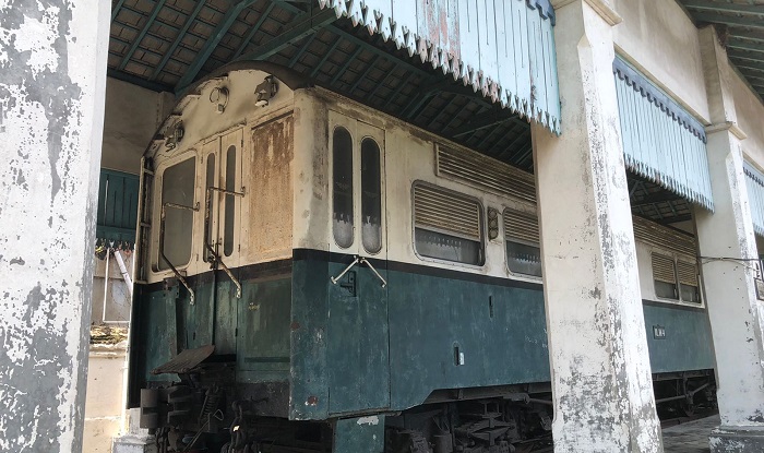 Kereta pesiar Pakubuwono X di Alun-alun Kidul Keraton Surakarta.