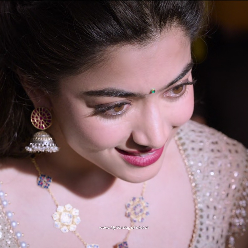 2-Rashmika-Mandanna-Hot-in-Animal-Movie-with-Ranbir-Kapoor