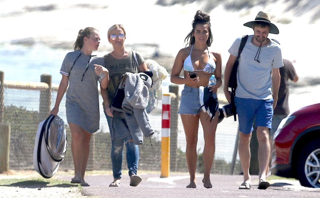 Holly-Young-Upskirt-STARS-com-37