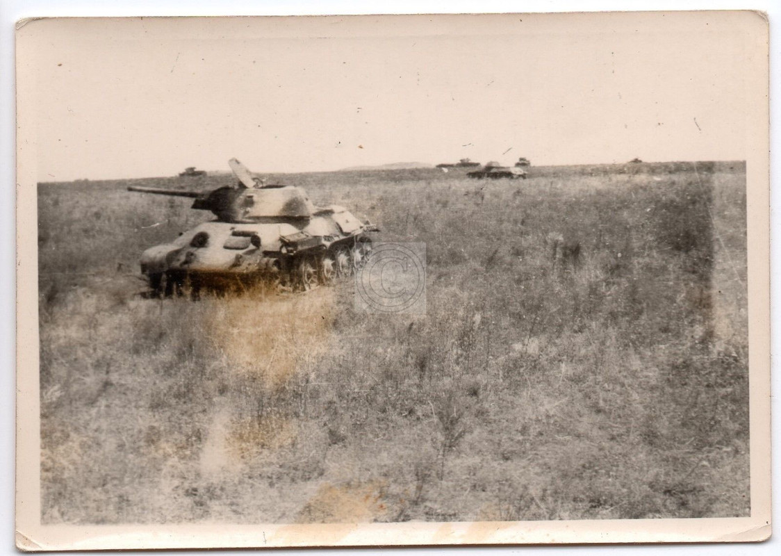 Panzer Tank zerstörte erbeutete russische Panzer 1942 -