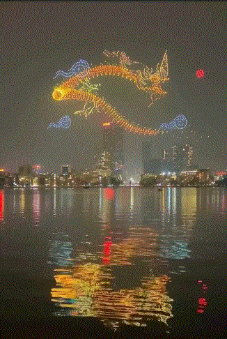 https://i.postimg.cc/Yq7K9C6J/TET-light-show.gif