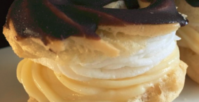 Richtige Brandteig-Spritzkuchen mit Vanillecreme Richtige Brandteig-Spritzkuchen mit Vanillecreme