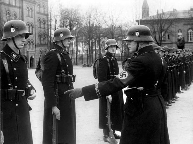Inspección de soldados Leibstandarte SS Adolf Hitler en Berlín, 1938