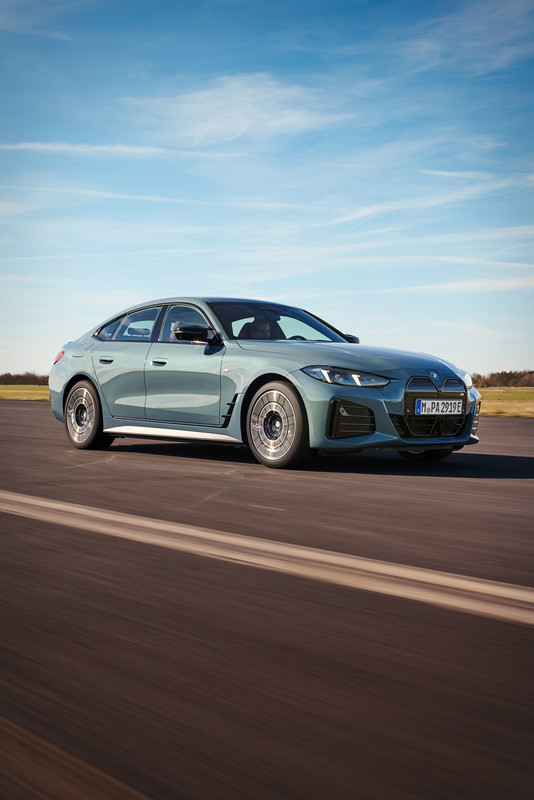 P90546649_highRes_the-new-bmw-i4-m50-x