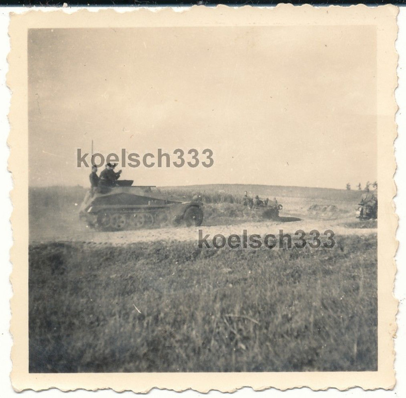 Foto Schützenpanzer rollt zur Front Linie