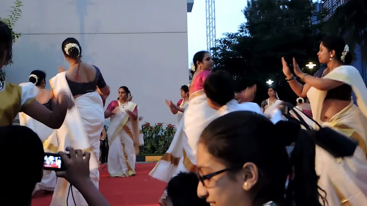 Auntie Big Navel.mkv_snapshot_01.09.866