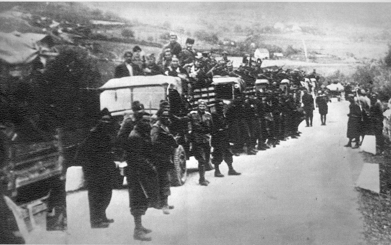 Četnici_iz_okoline_Užičke_Požege,_Arilja_i_Ivanjice_italijanskim_kamionima_se_prebacuju_u_Sandžak_i_