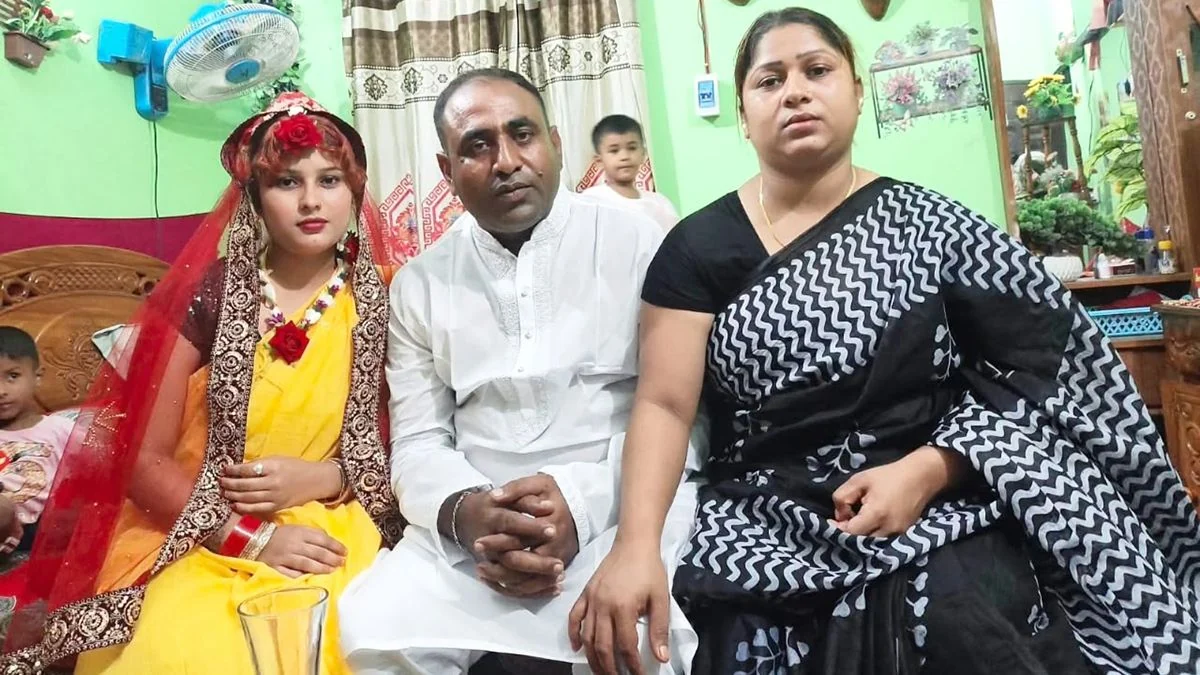 স্ত্রী থাকতে শ্যালিকাকে বিয়ে, টিকটকারের মুখে চুনকালি-জুতার মালা