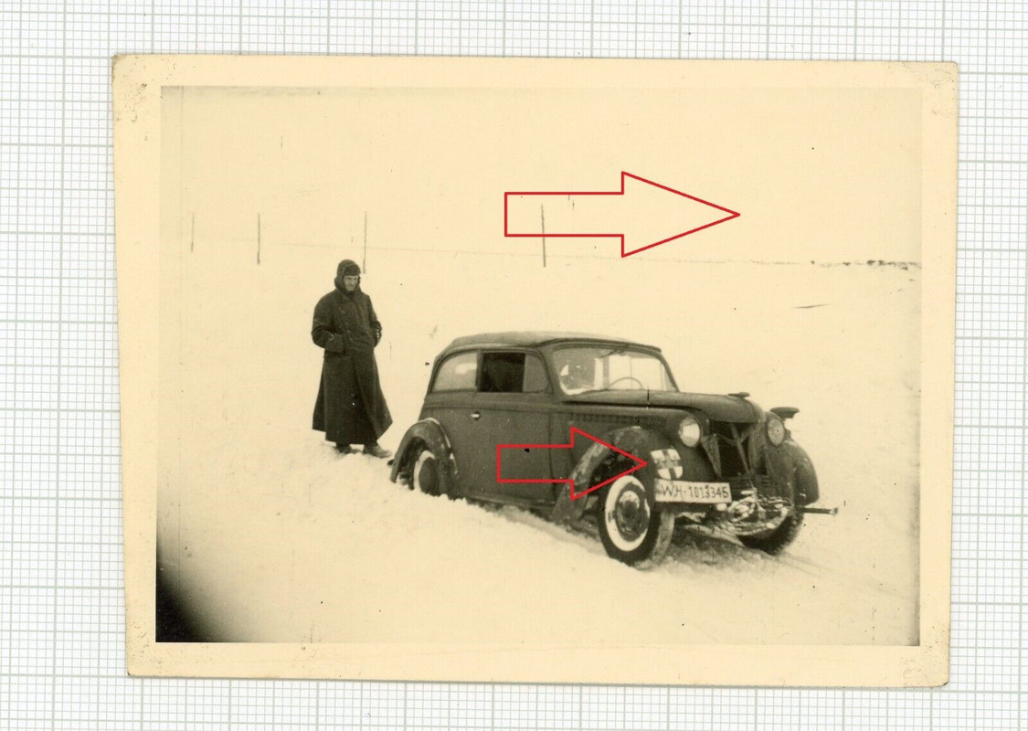 Foto Wehrmacht fahrzeug mit Taktischem Zeichen wappen am Kotflügel