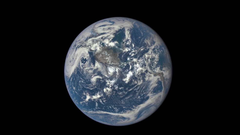 https://i.postimg.cc/YqFwGvYT/dscovrepicmoontransitfull.gif