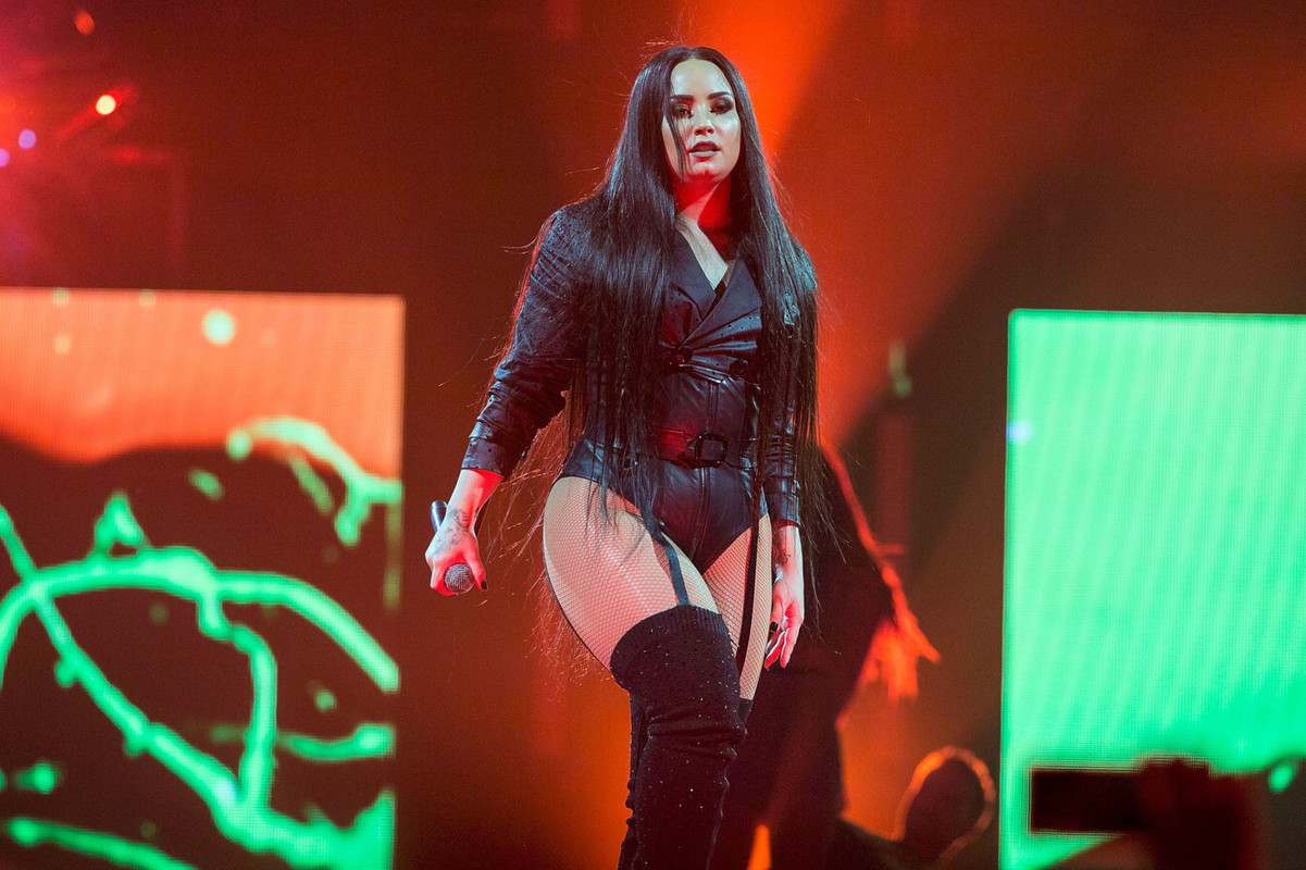 Demi-Lovato-17