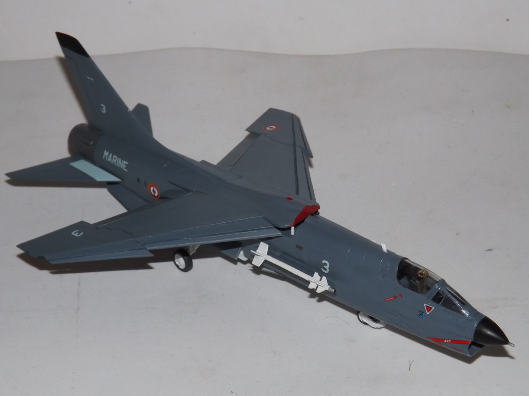 LTV VOUGHT CRUSADER F8 E Heller 1/72 Kit Complet Neuf Boite Usagée Rare. EUR 18,00 - FR