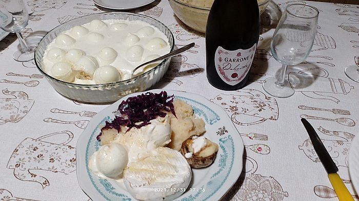 https://i.postimg.cc/YqJVzKRT/szilveszter-vacsi-2021.jpg
