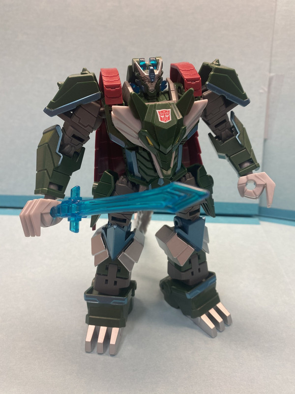 Cyberverse-Ultra-Class-Thunderhowl-4
